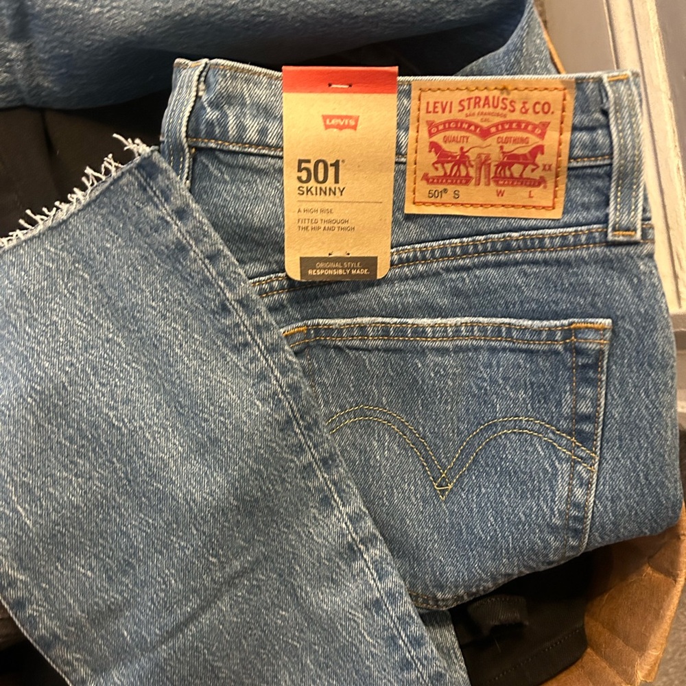 NWT Levi's Light Blue Denim Jeans with Golden Stitching